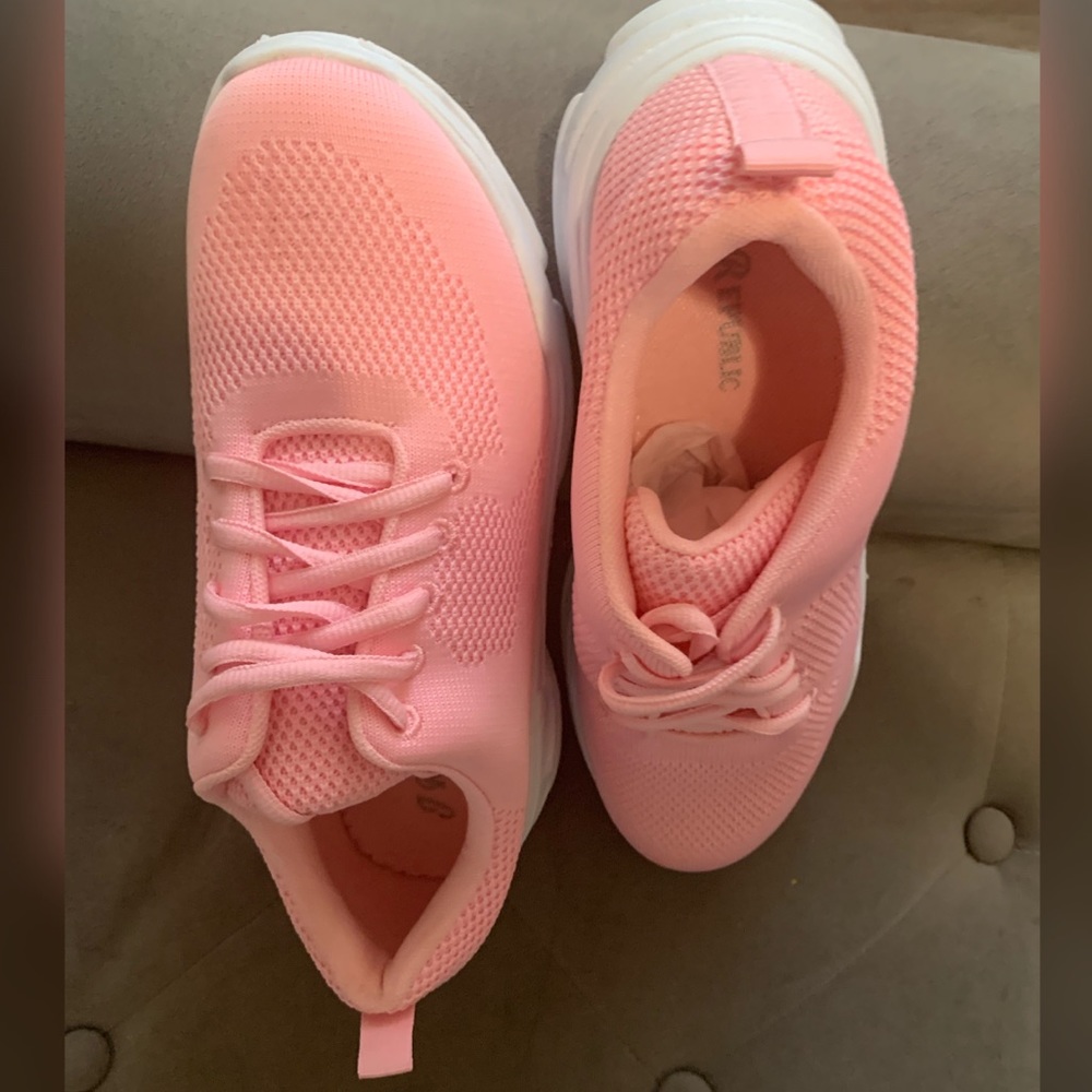 Pink Sneakers all man made materials.
